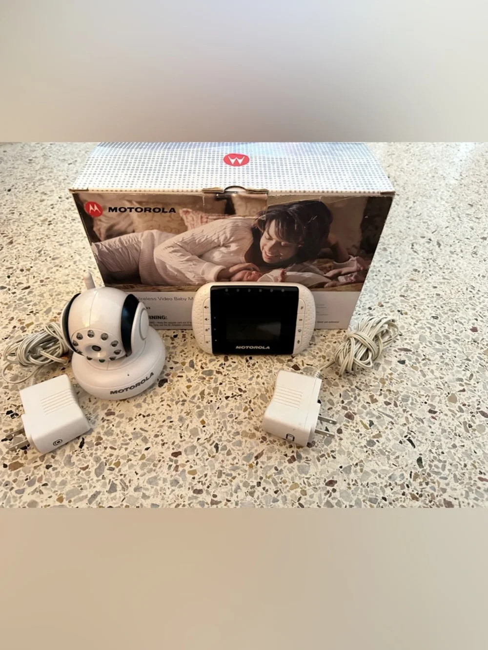 Motorola MBP 33 Digital Baby Monitor/Caregiver Monitor with Video, Sound, Music